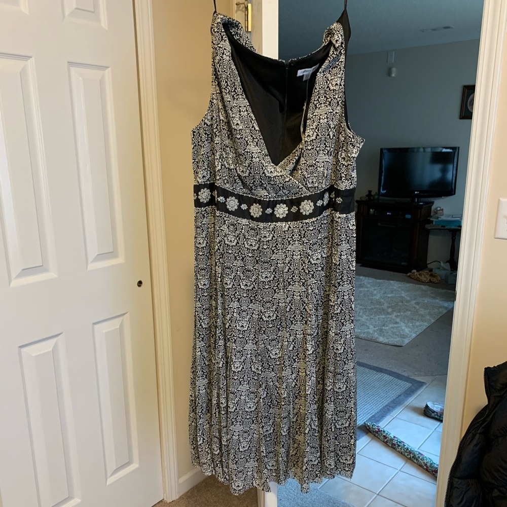 Short Black and White 22W Cold Water Creek Dress